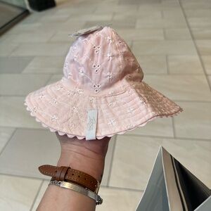 Pink Wide-Brimmed Sun Hat with Scalloped Edge